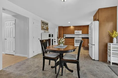 30 Royal Lane Londonderry NH 03053