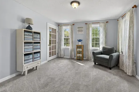 30 Royal Lane Londonderry NH 03053