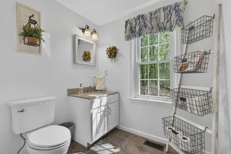 30 Royal Lane Londonderry NH 03053