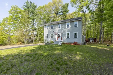 30 Royal Lane Londonderry NH 03053