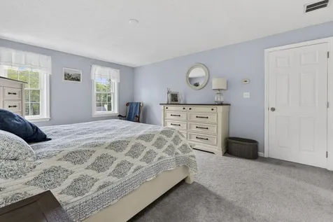 30 Royal Lane Londonderry NH 03053