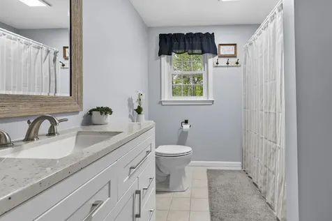 30 Royal Lane Londonderry NH 03053