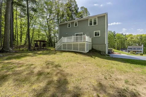 30 Royal Lane Londonderry NH 03053