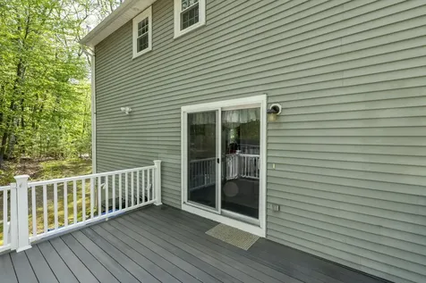30 Royal Lane Londonderry NH 03053