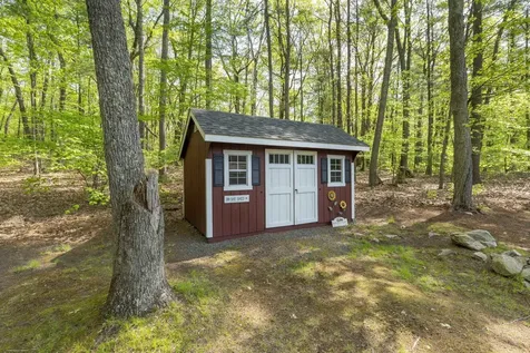 30 Royal Lane Londonderry NH 03053