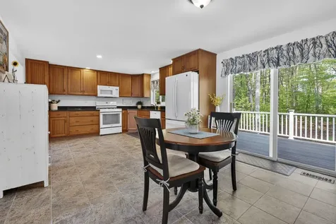 30 Royal Lane Londonderry NH 03053