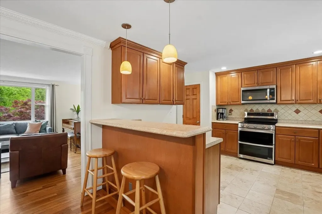 12 Barkland Drive Derry NH 03038