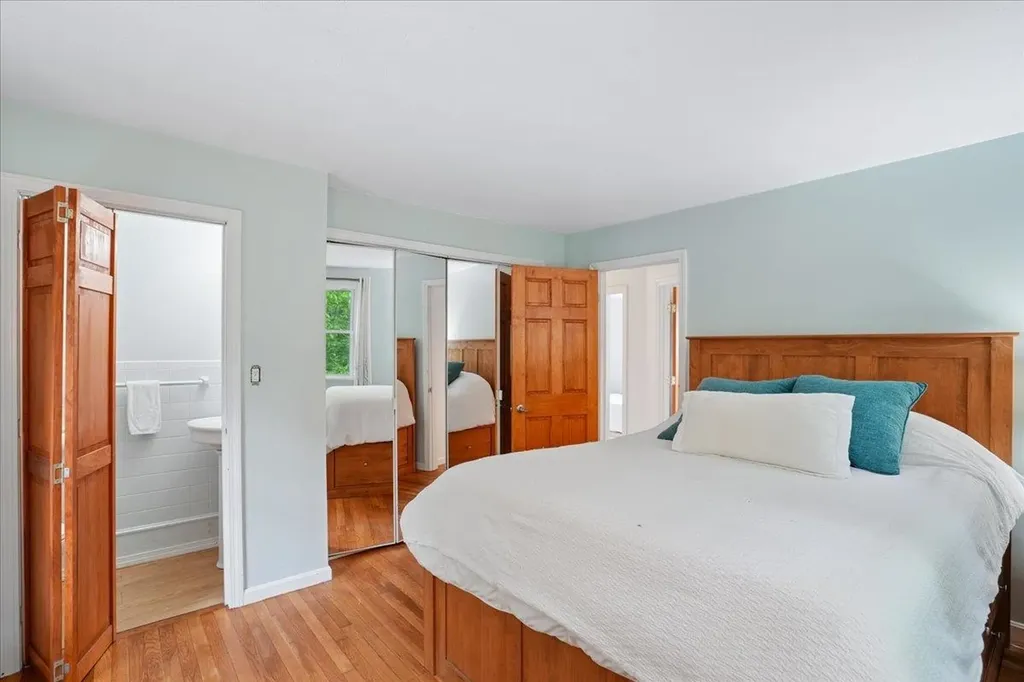 12 Barkland Drive Derry NH 03038