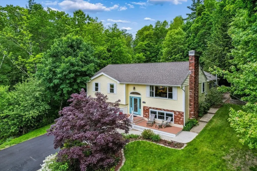 12 Barkland Drive Derry NH 03038