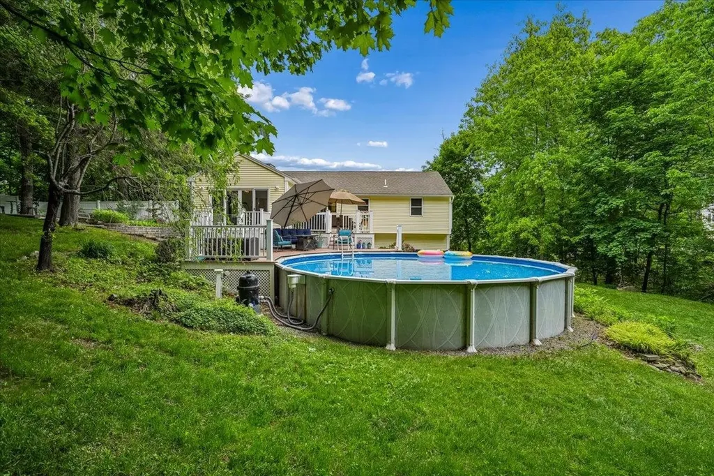 12 Barkland Drive Derry NH 03038