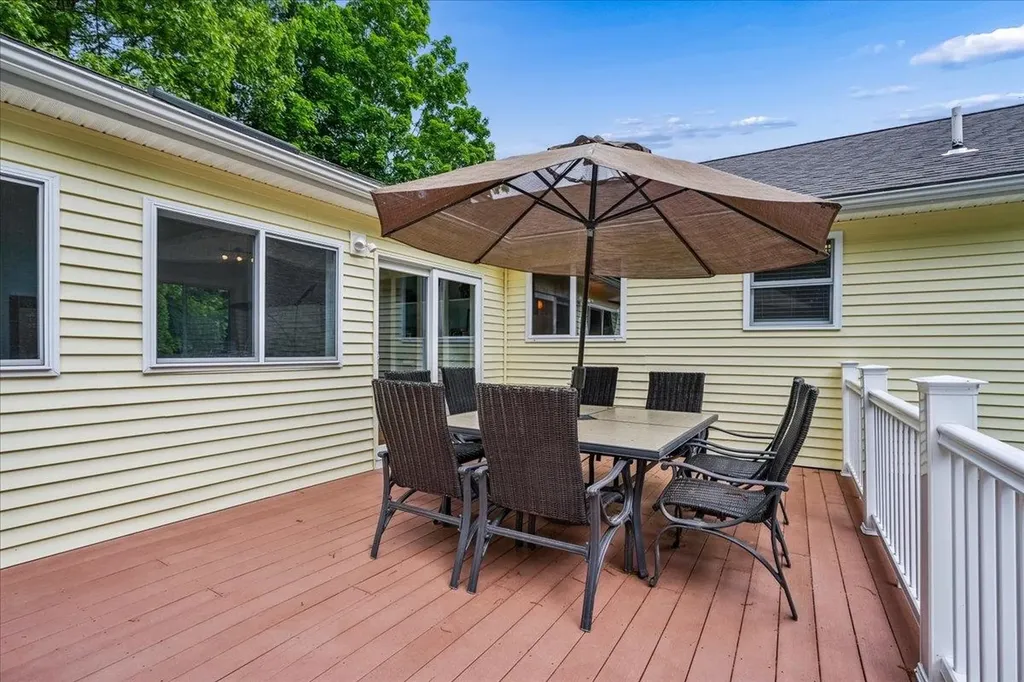 12 Barkland Drive Derry NH 03038