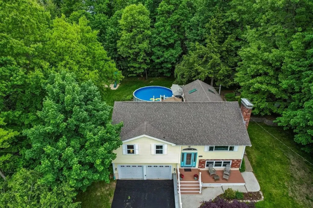 12 Barkland Drive Derry NH 03038