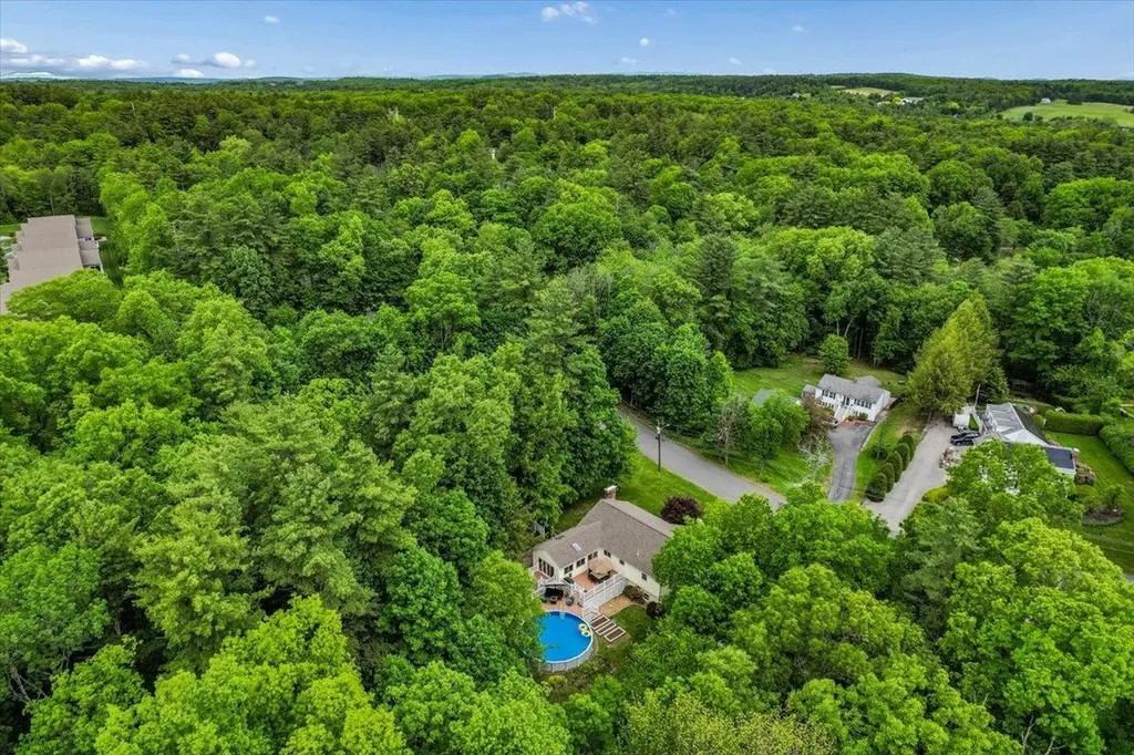 12 Barkland Drive Derry NH 03038