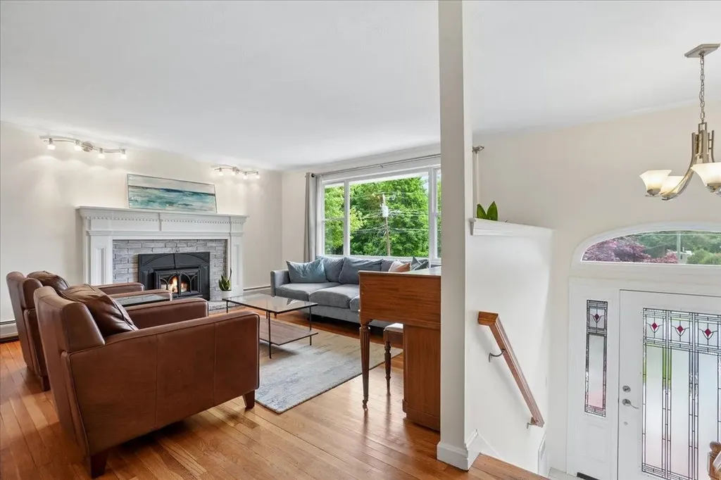 12 Barkland Drive Derry NH 03038
