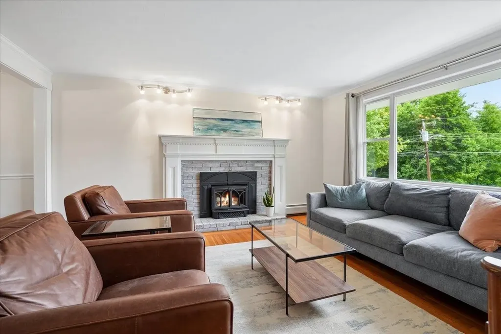 12 Barkland Drive Derry NH 03038