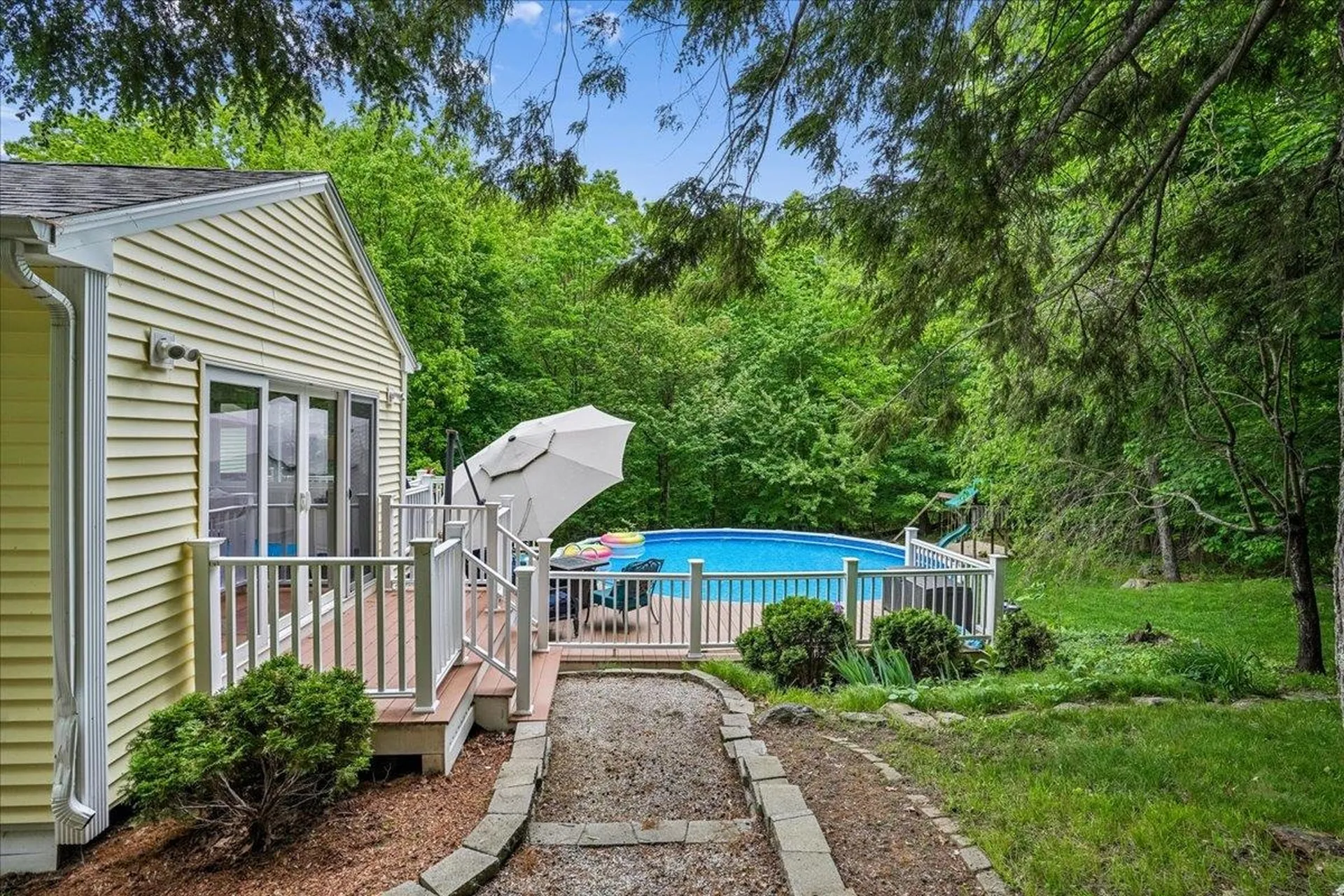 12 Barkland Drive Derry NH 03038