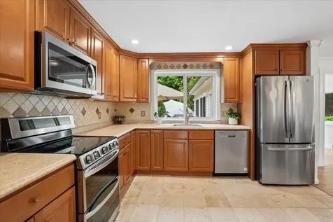 12 Barkland Drive Derry NH 03038