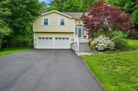 12 Barkland Drive Derry NH 03038