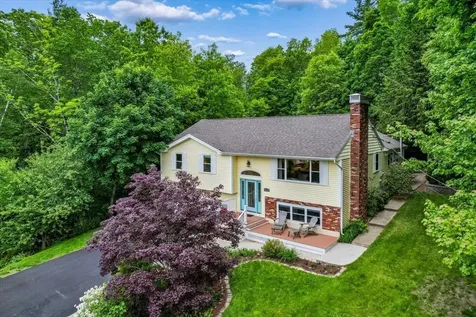 12 Barkland Drive Derry NH 03038