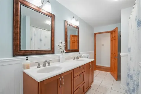 12 Barkland Drive Derry NH 03038