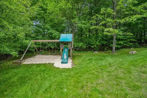 12 Barkland Drive Derry NH 03038