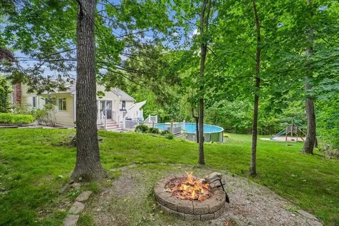 12 Barkland Drive Derry NH 03038