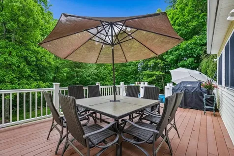 12 Barkland Drive Derry NH 03038
