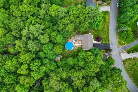 12 Barkland Drive Derry NH 03038