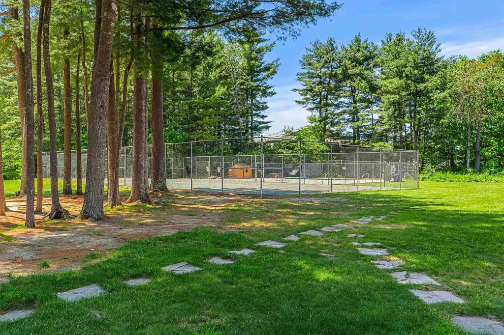 15 Blackstone Drive Nashua NH 03063