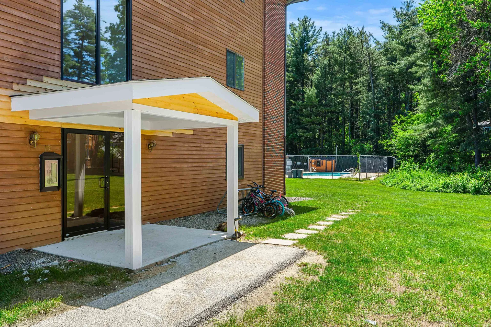 15 Blackstone Drive Nashua NH 03063
