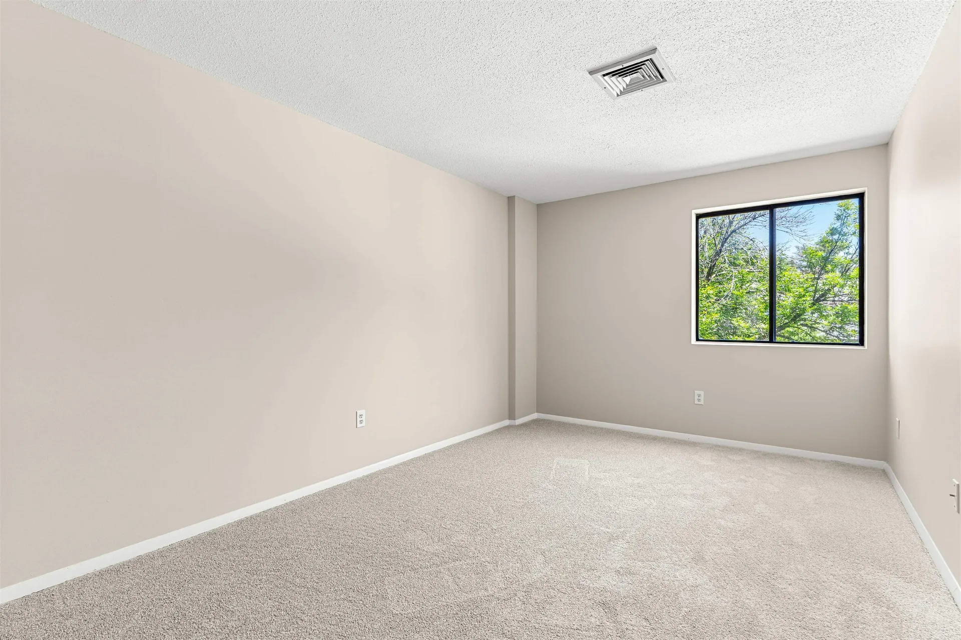 15 Blackstone Drive Nashua NH 03063
