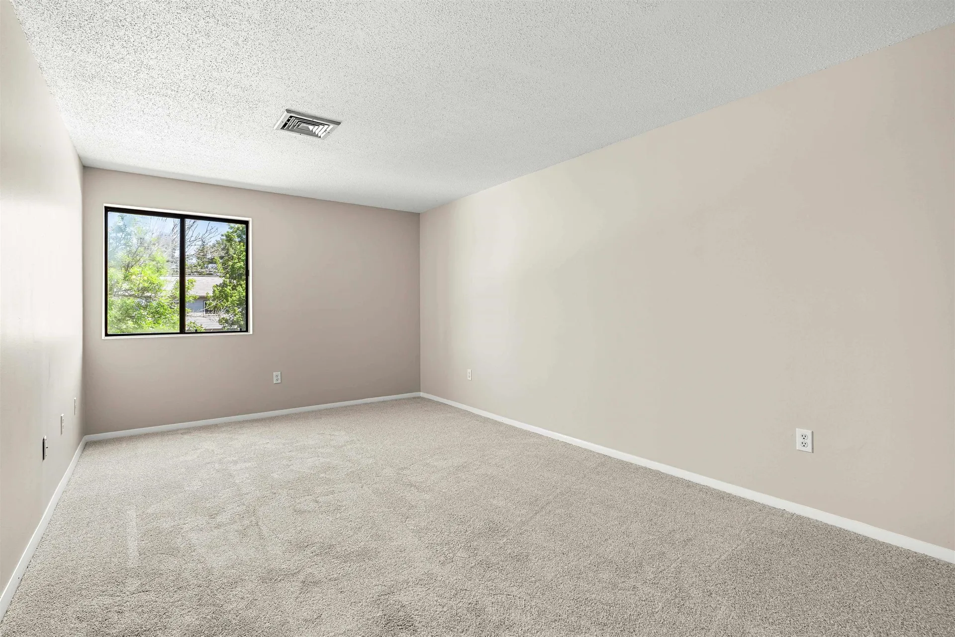 15 Blackstone Drive Nashua NH 03063