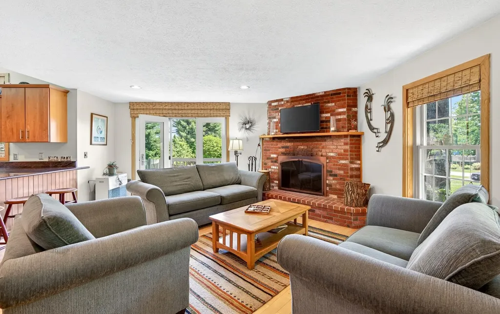 8B Crane Circle Laconia NH 03246