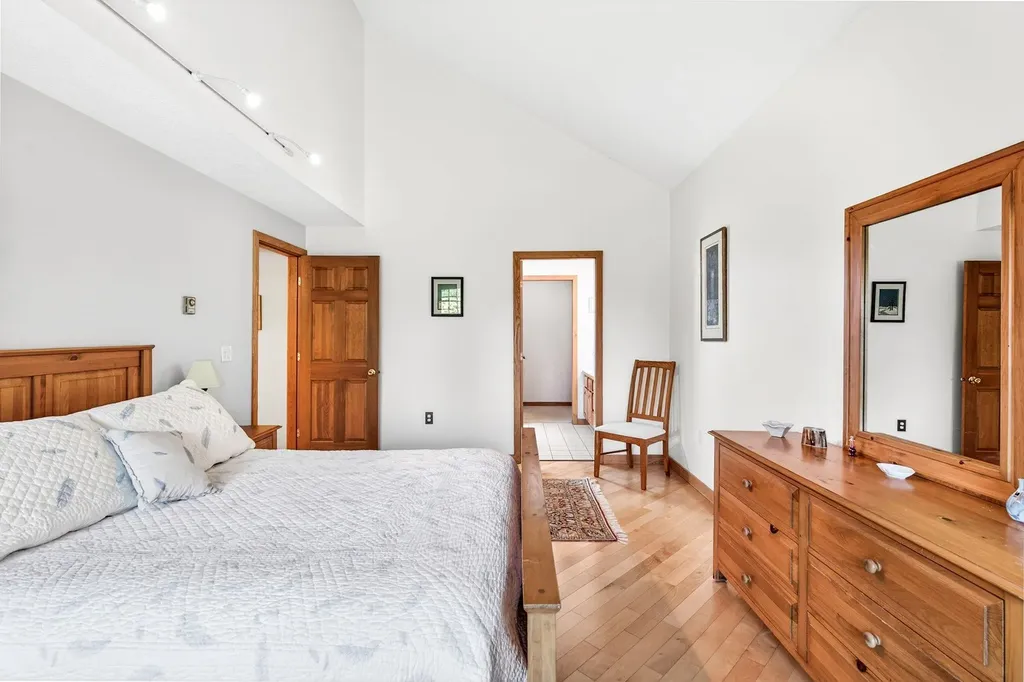 8B Crane Circle Laconia NH 03246
