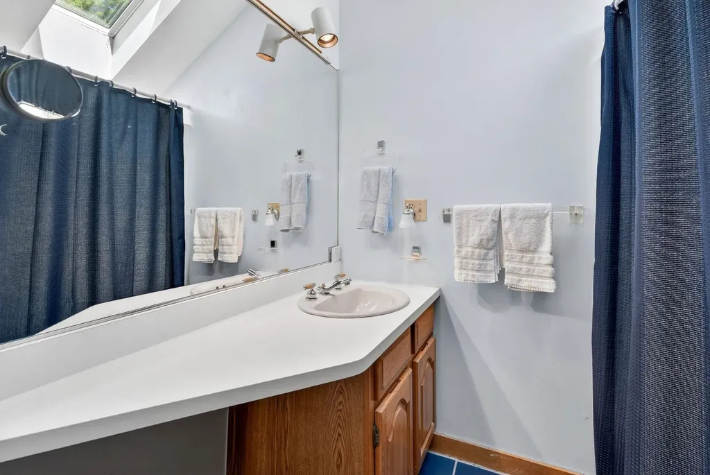 8B Crane Circle Laconia NH 03246