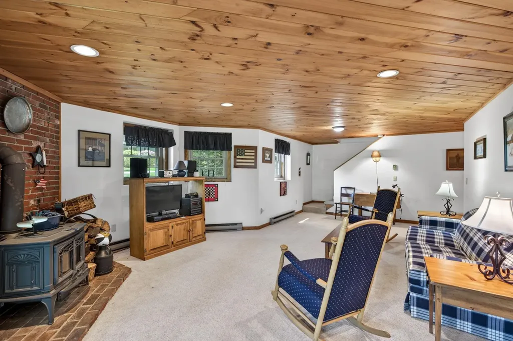 8B Crane Circle Laconia NH 03246