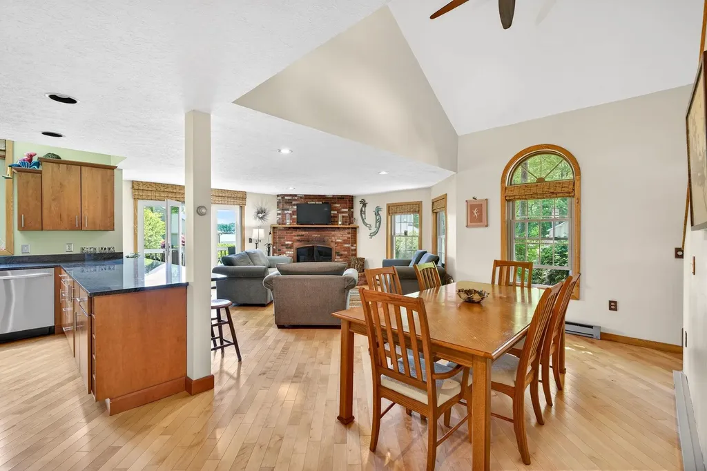 8B Crane Circle Laconia NH 03246