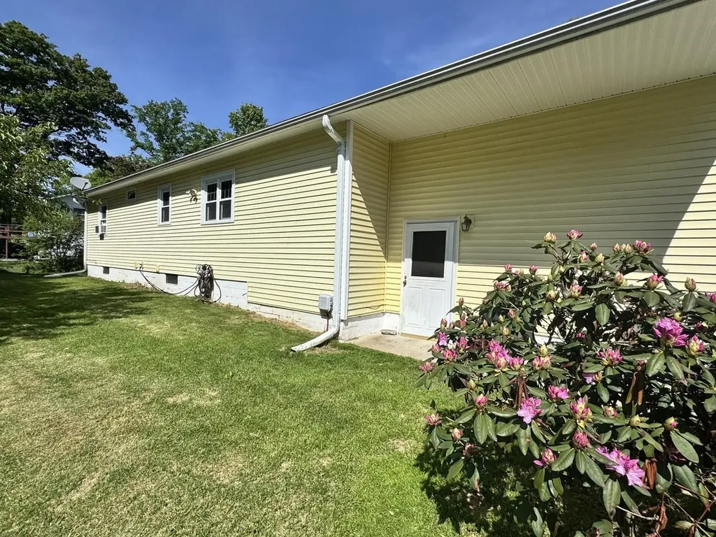 18 Margaret Street Essex VT 05452