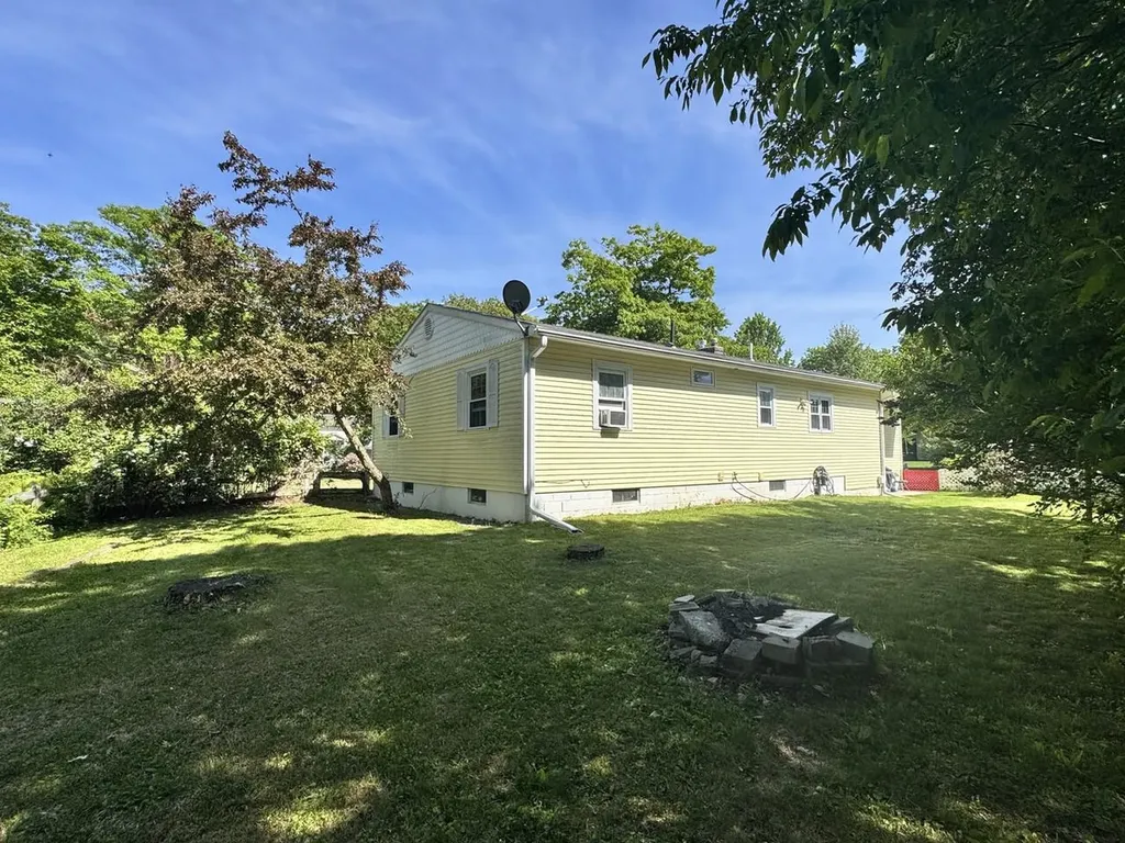 18 Margaret Street Essex VT 05452