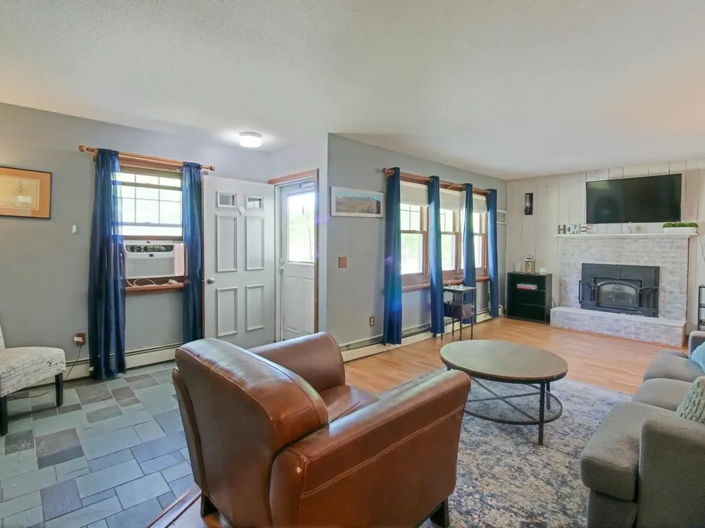 18 Margaret Street Essex VT 05452