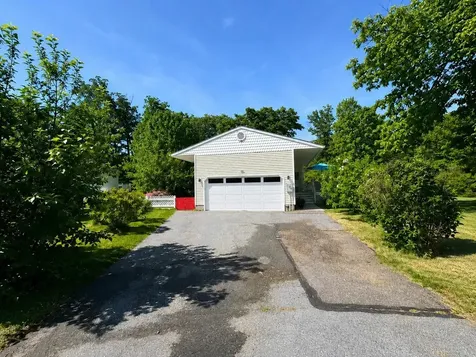 18 Margaret Street Essex VT 05452
