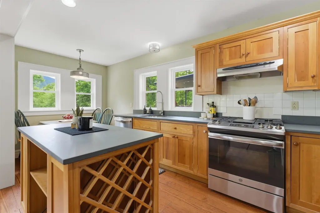 27 Mountain View Road Winhall VT 05340