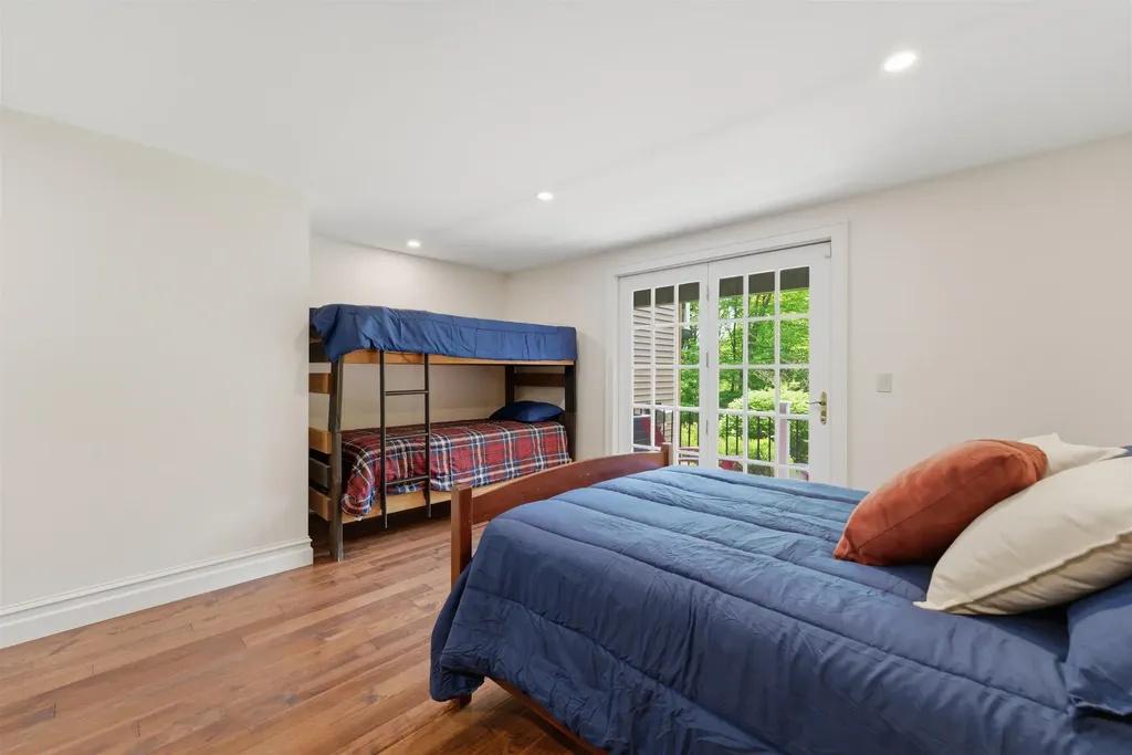 27 Mountain View Road Winhall VT 05340
