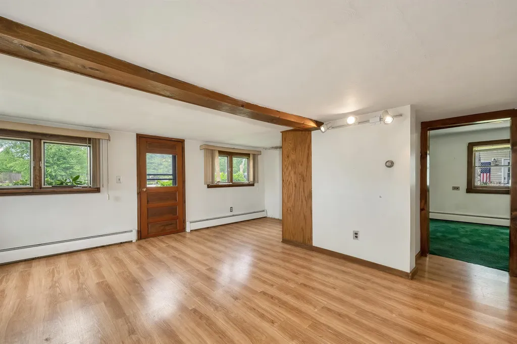 13 Elm Street Epping NH 03042