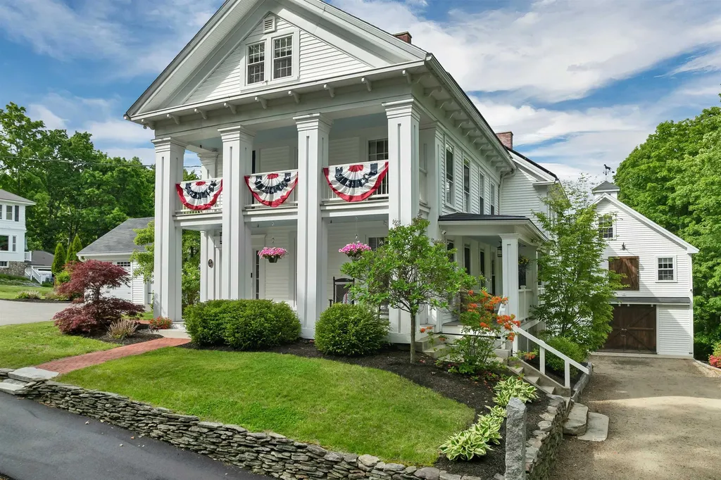 153 N Main Street Wolfeboro NH 03894
