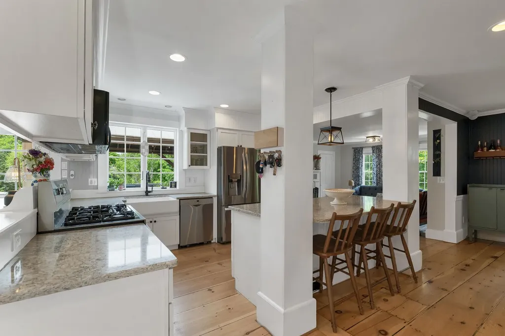 153 N Main Street Wolfeboro NH 03894