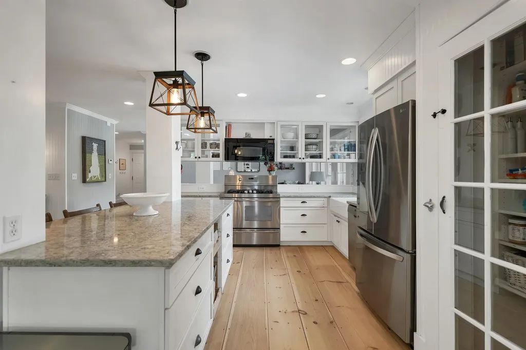 153 N Main Street Wolfeboro NH 03894