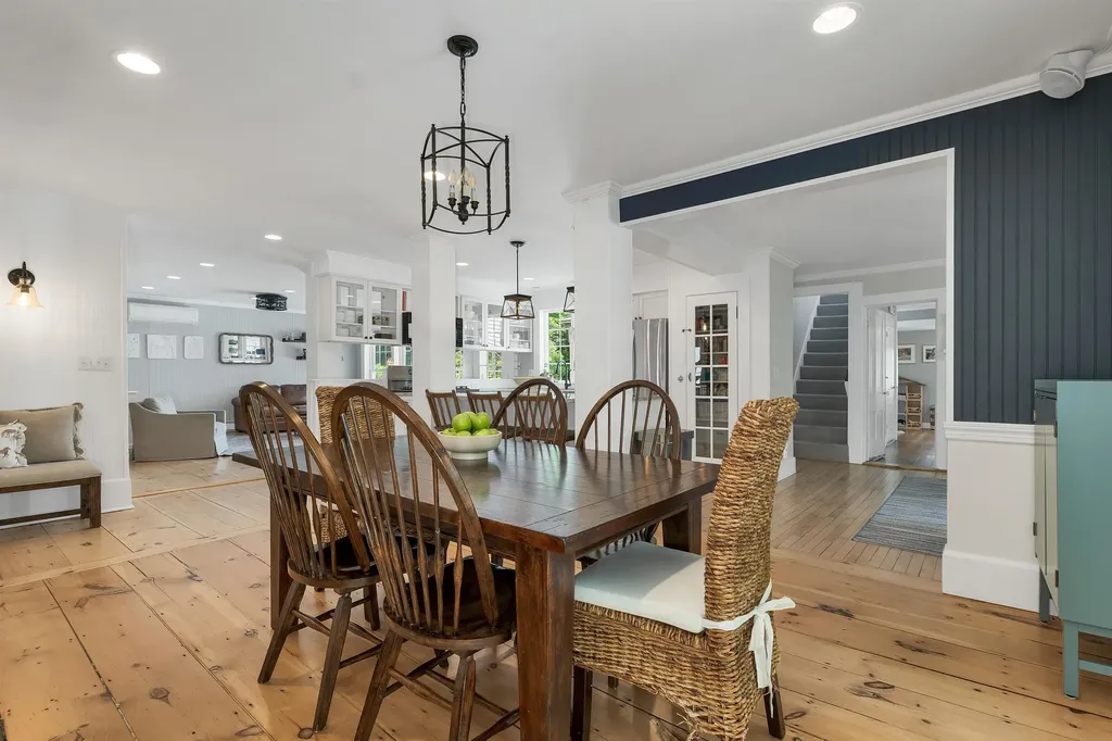 153 N Main Street Wolfeboro NH 03894