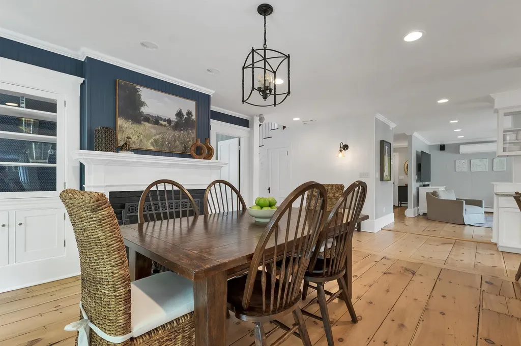 153 N Main Street Wolfeboro NH 03894