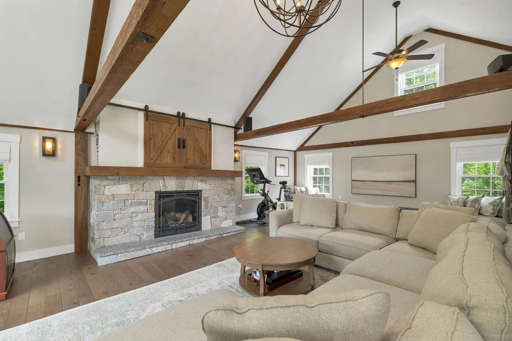 153 N Main Street Wolfeboro NH 03894